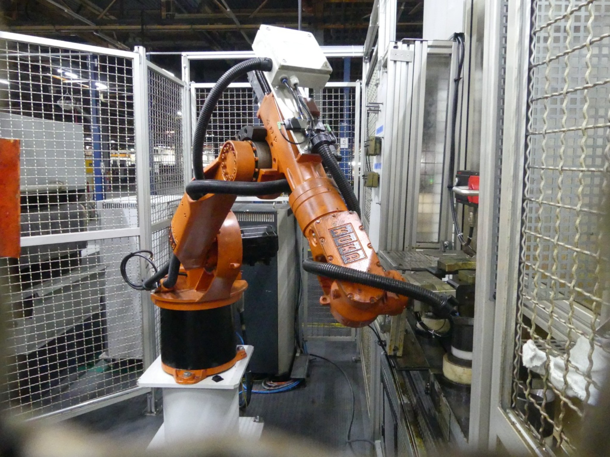 Centres d'usinage, machines d'usinage des métaux et lignes de production de l'industrie automobile-5