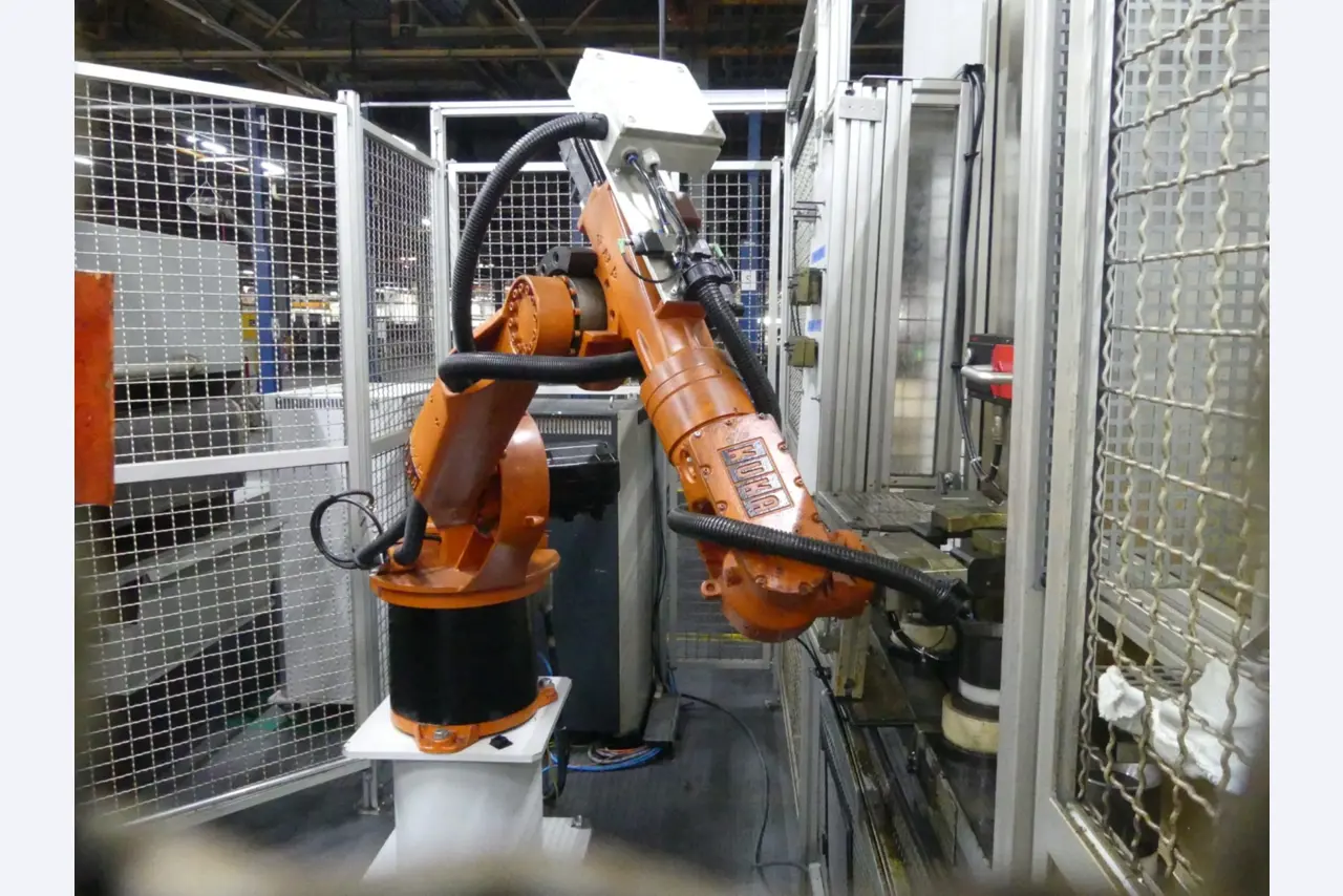 Centres d'usinage, machines d'usinage des métaux et lignes de production de l'industrie automobile-5