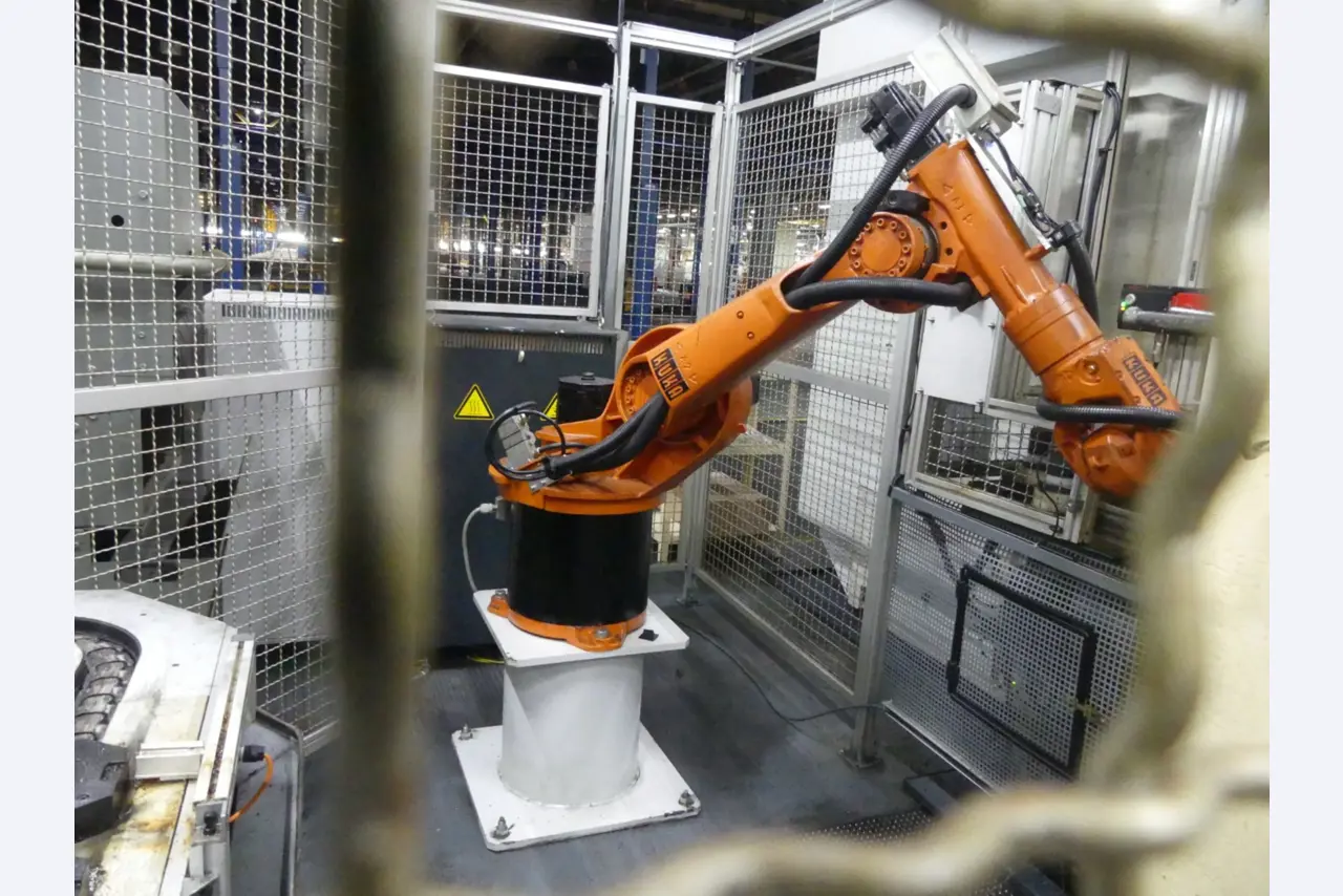 Centres d'usinage, machines d'usinage des métaux et lignes de production de l'industrie automobile-6