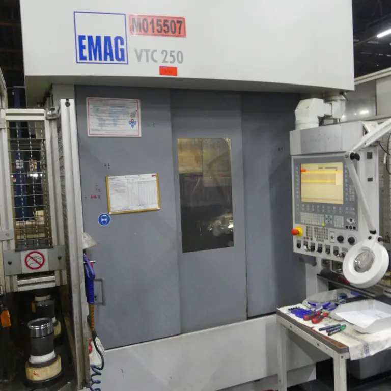 Centro de mecanizado con EMAG VTC 250 Eco