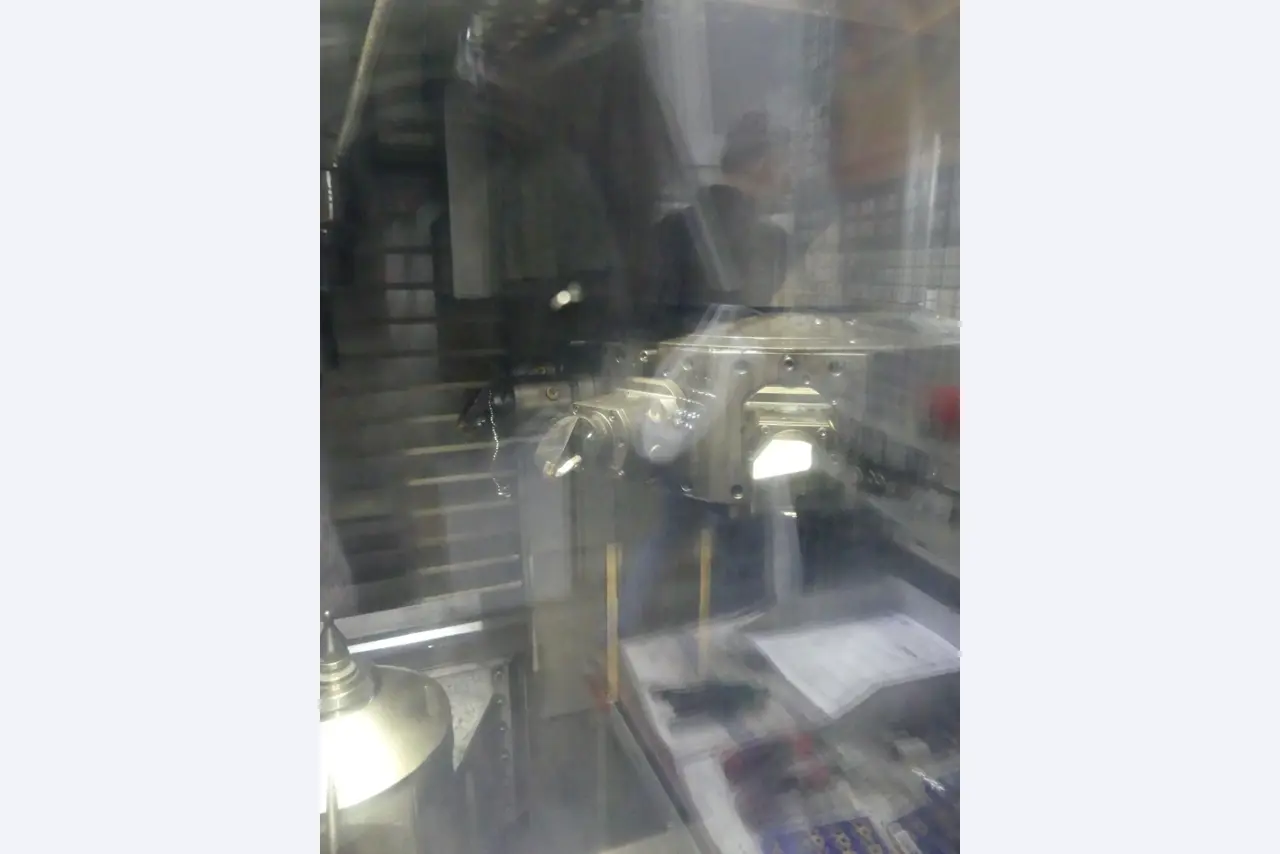 Centres d'usinage, machines d'usinage des métaux et lignes de production de l'industrie automobile-2