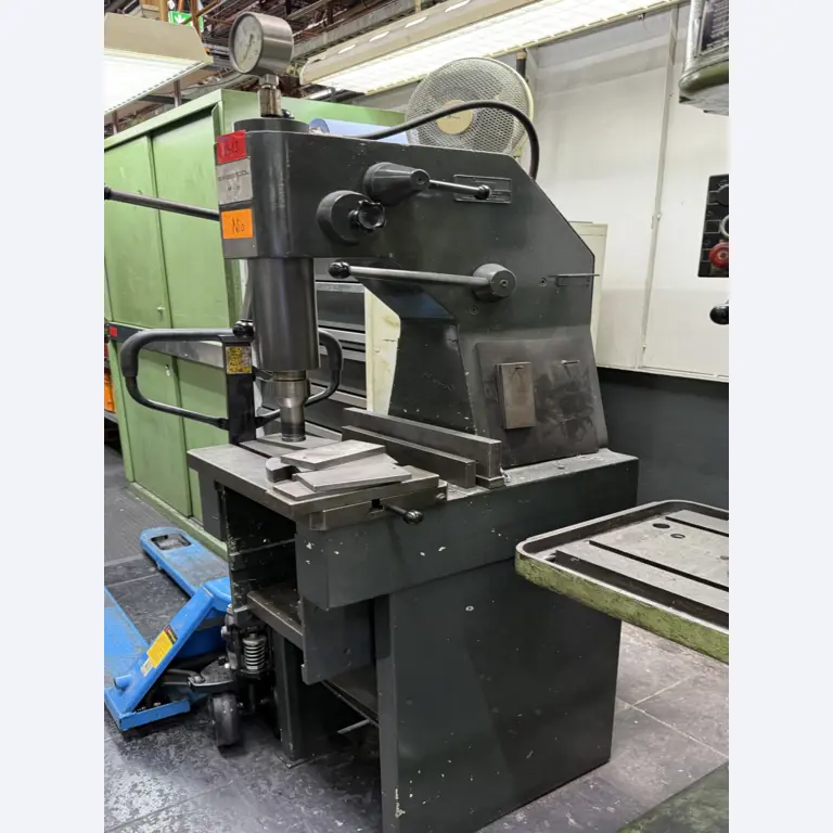 Centres d'usinage, machines d'usinage des métaux et lignes de production de l'industrie automobile-3