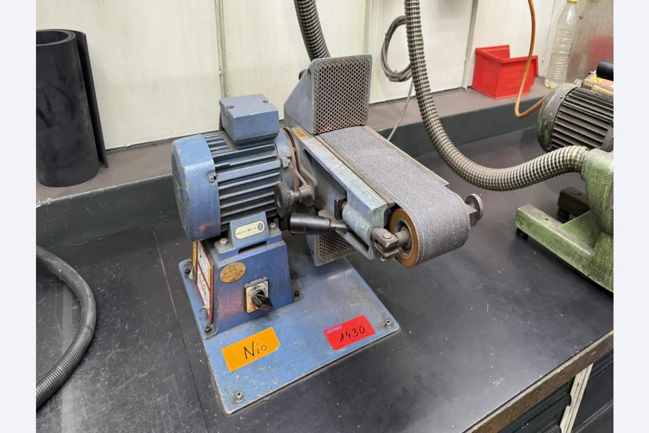 Bearbeitungszentren, metallbearbeitende Maschinen und Produktionslinen aus der Automobilindustrie-1