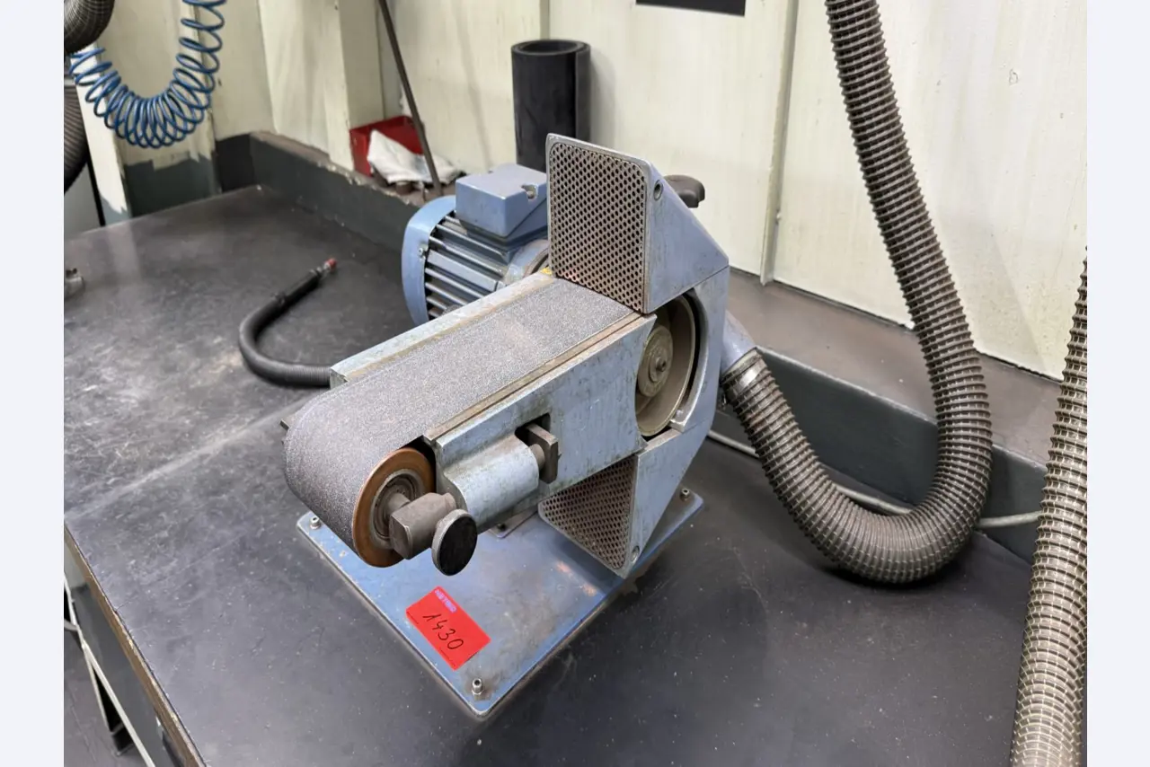 Bearbeitungszentren, metallbearbeitende Maschinen und Produktionslinen aus der Automobilindustrie-2