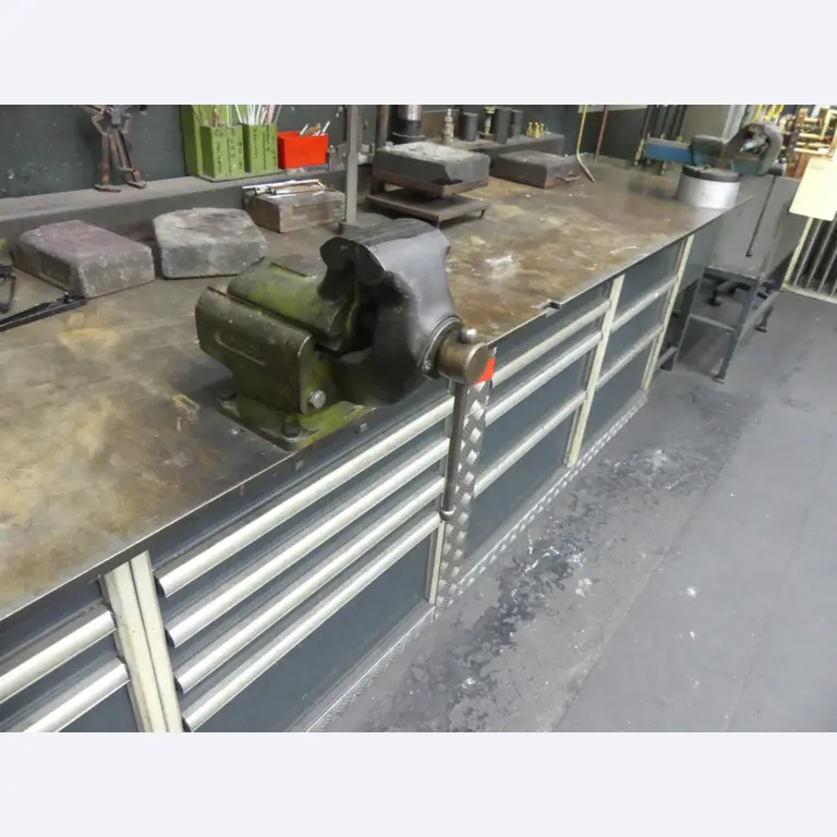 Bearbeitungszentren, metallbearbeitende Maschinen und Produktionslinen aus der Automobilindustrie-2