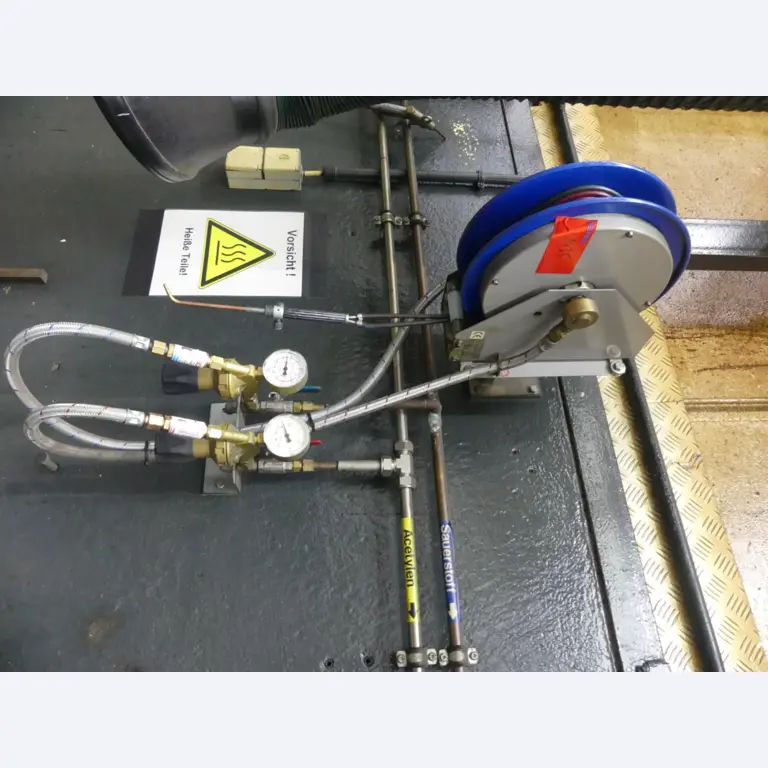 Bearbeitungszentren, metallbearbeitende Maschinen und Produktionslinen aus der Automobilindustrie-1