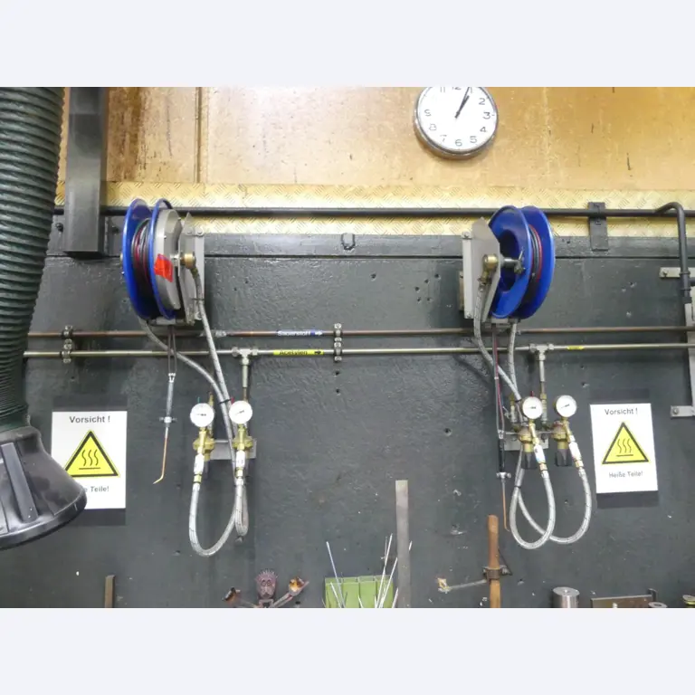 Bearbeitungszentren, metallbearbeitende Maschinen und Produktionslinen aus der Automobilindustrie-3