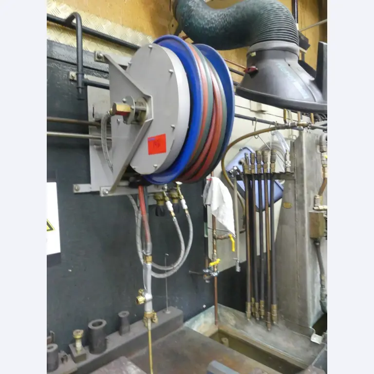Bearbeitungszentren, metallbearbeitende Maschinen und Produktionslinen aus der Automobilindustrie-1