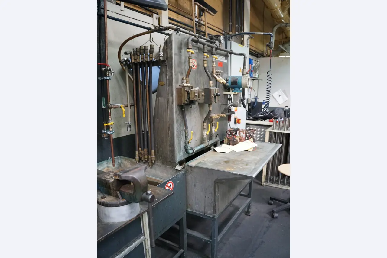 Machining centers, metalworking machines and production lines from the automotive industry-2