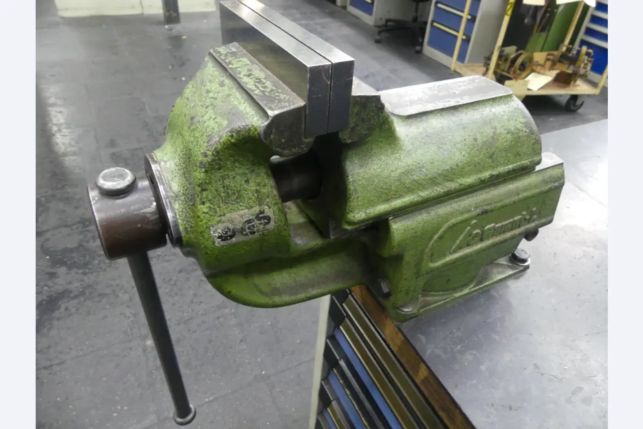 Centres d'usinage, machines d'usinage des métaux et lignes de production de l'industrie automobile-3