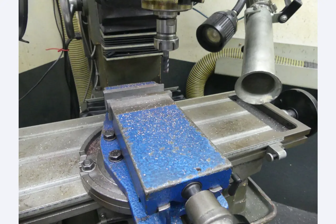 Centres d'usinage, machines d'usinage des métaux et lignes de production de l'industrie automobile-3