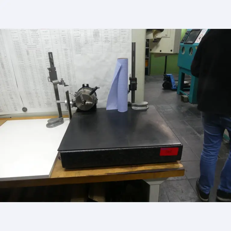 Centres d'usinage, machines d'usinage des métaux et lignes de production de l'industrie automobile-1