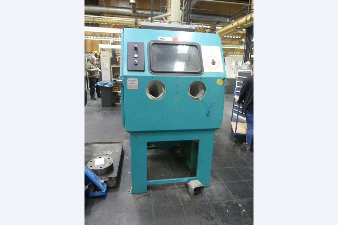 Centres d'usinage, machines d'usinage des métaux et lignes de production de l'industrie automobile-1
