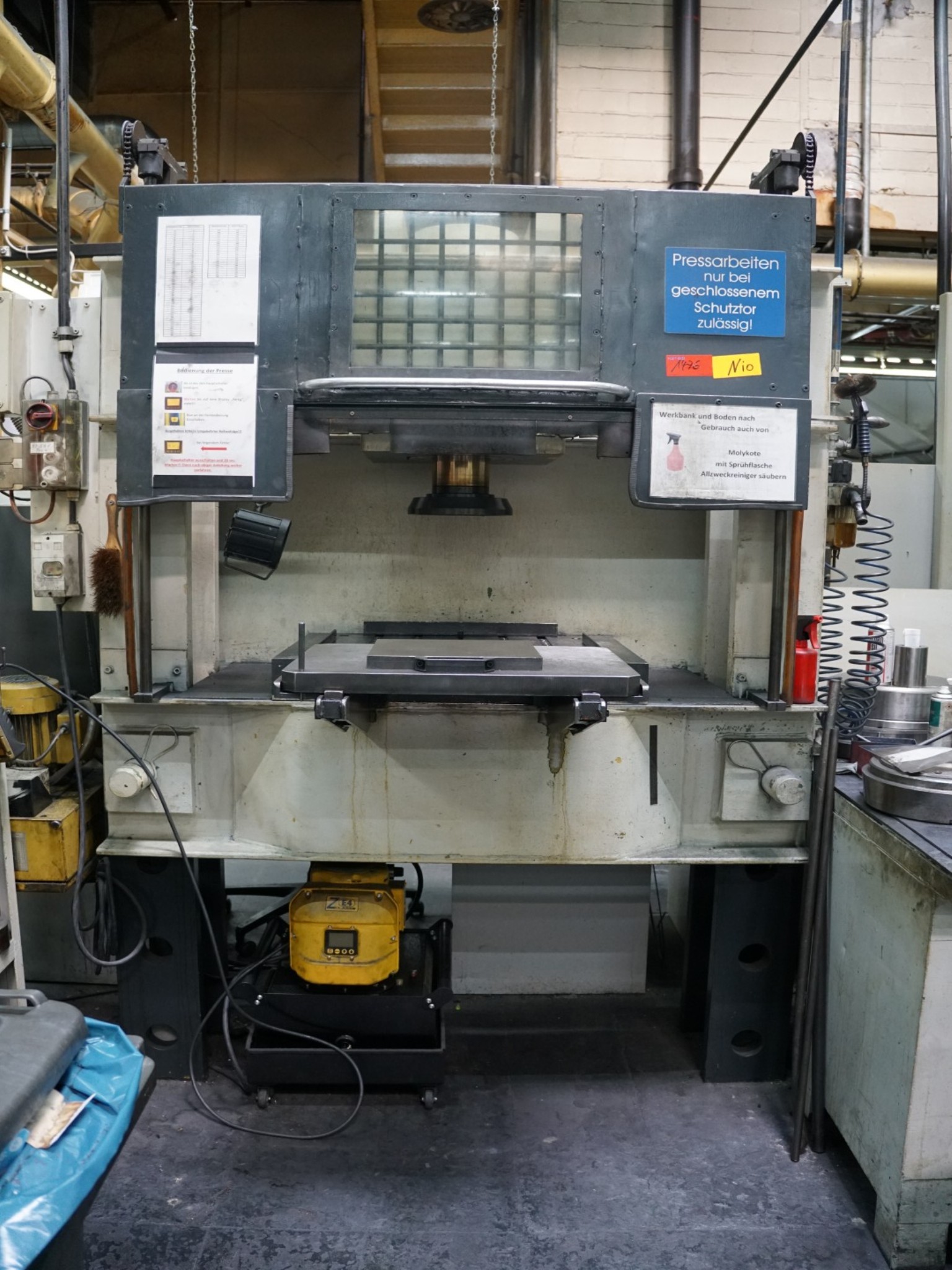 Centres d'usinage, machines d'usinage des métaux et lignes de production de l'industrie automobile-1