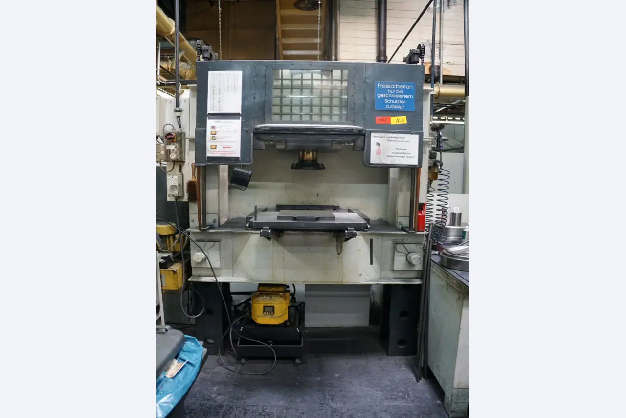 Centres d'usinage, machines d'usinage des métaux et lignes de production de l'industrie automobile-1