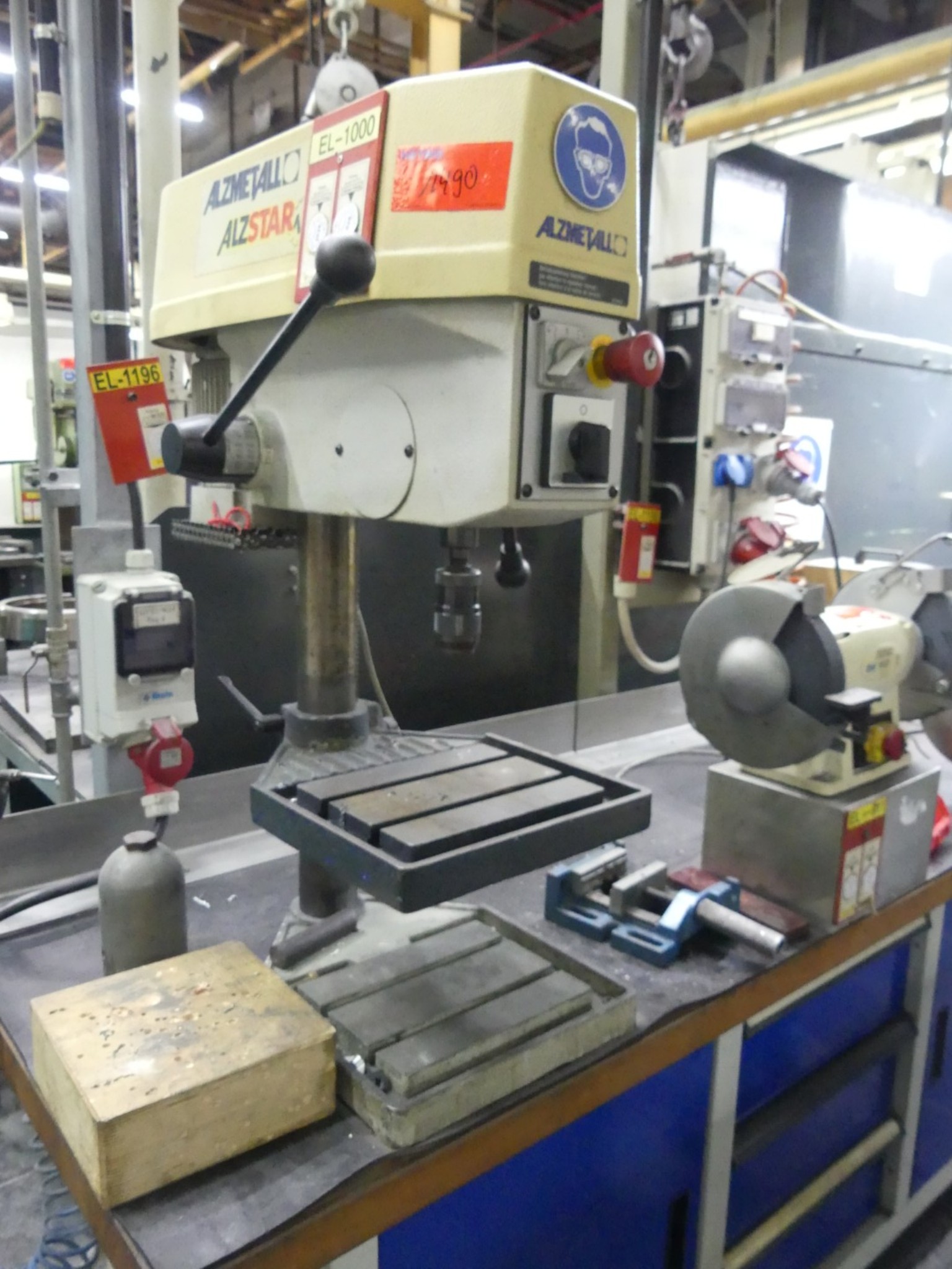 Centres d'usinage, machines d'usinage des métaux et lignes de production de l'industrie automobile-1