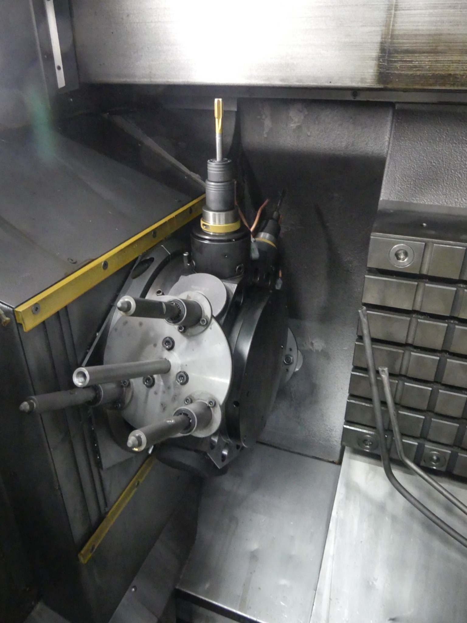 Centres d'usinage, machines d'usinage des métaux et lignes de production de l'industrie automobile-3