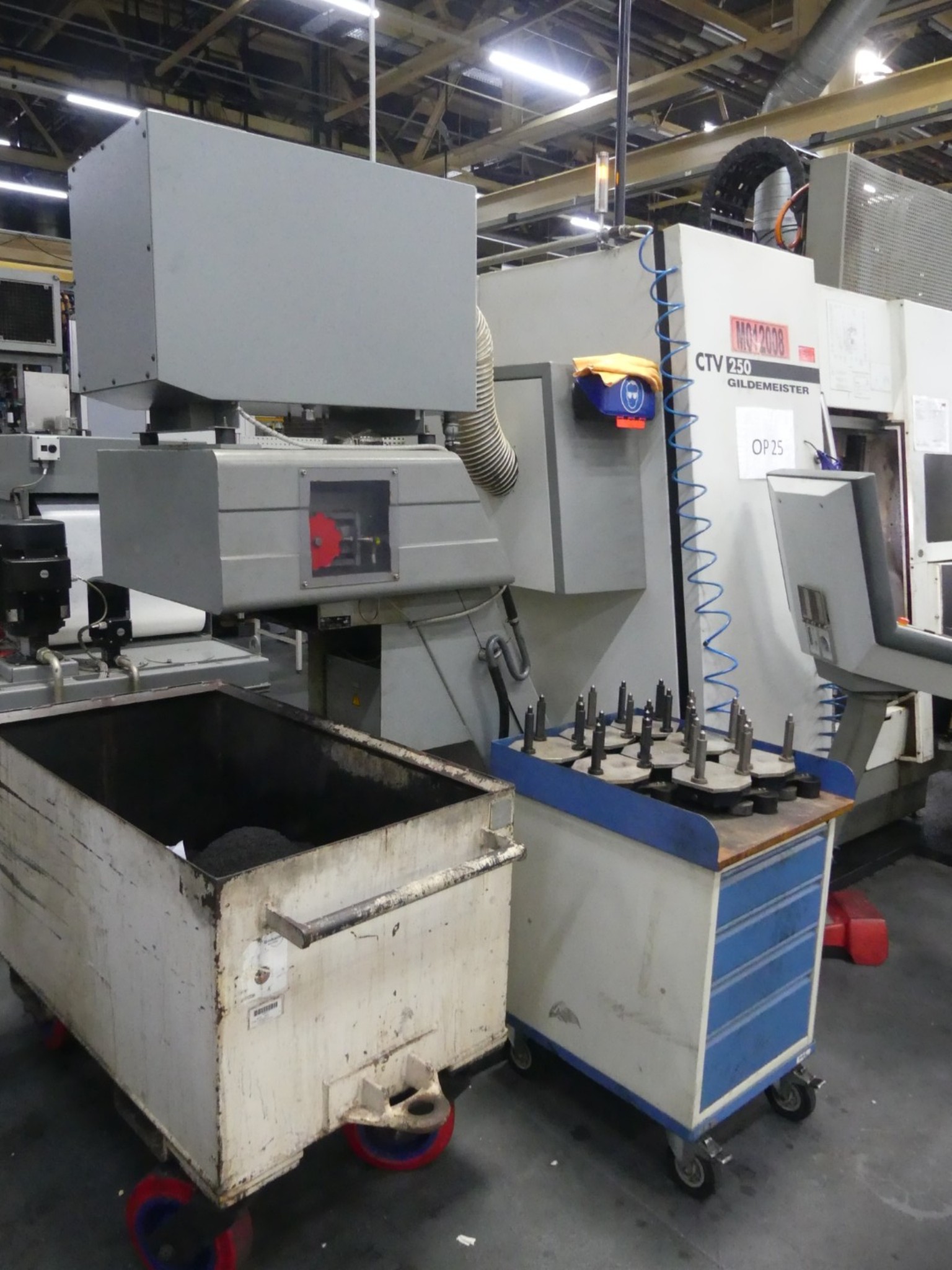 Centres d'usinage, machines d'usinage des métaux et lignes de production de l'industrie automobile-5