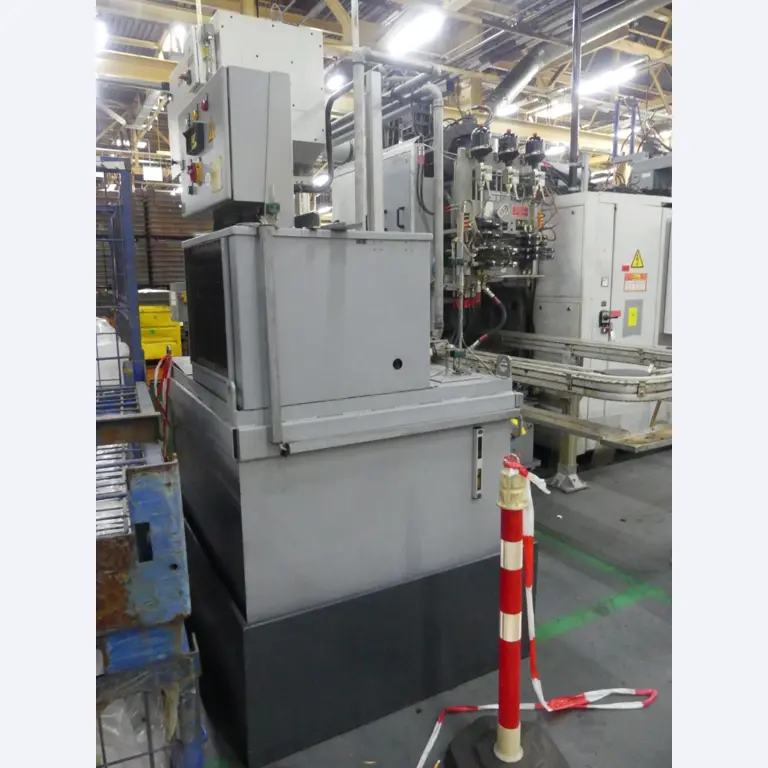 Centres d'usinage, machines d'usinage des métaux et lignes de production de l'industrie automobile-6