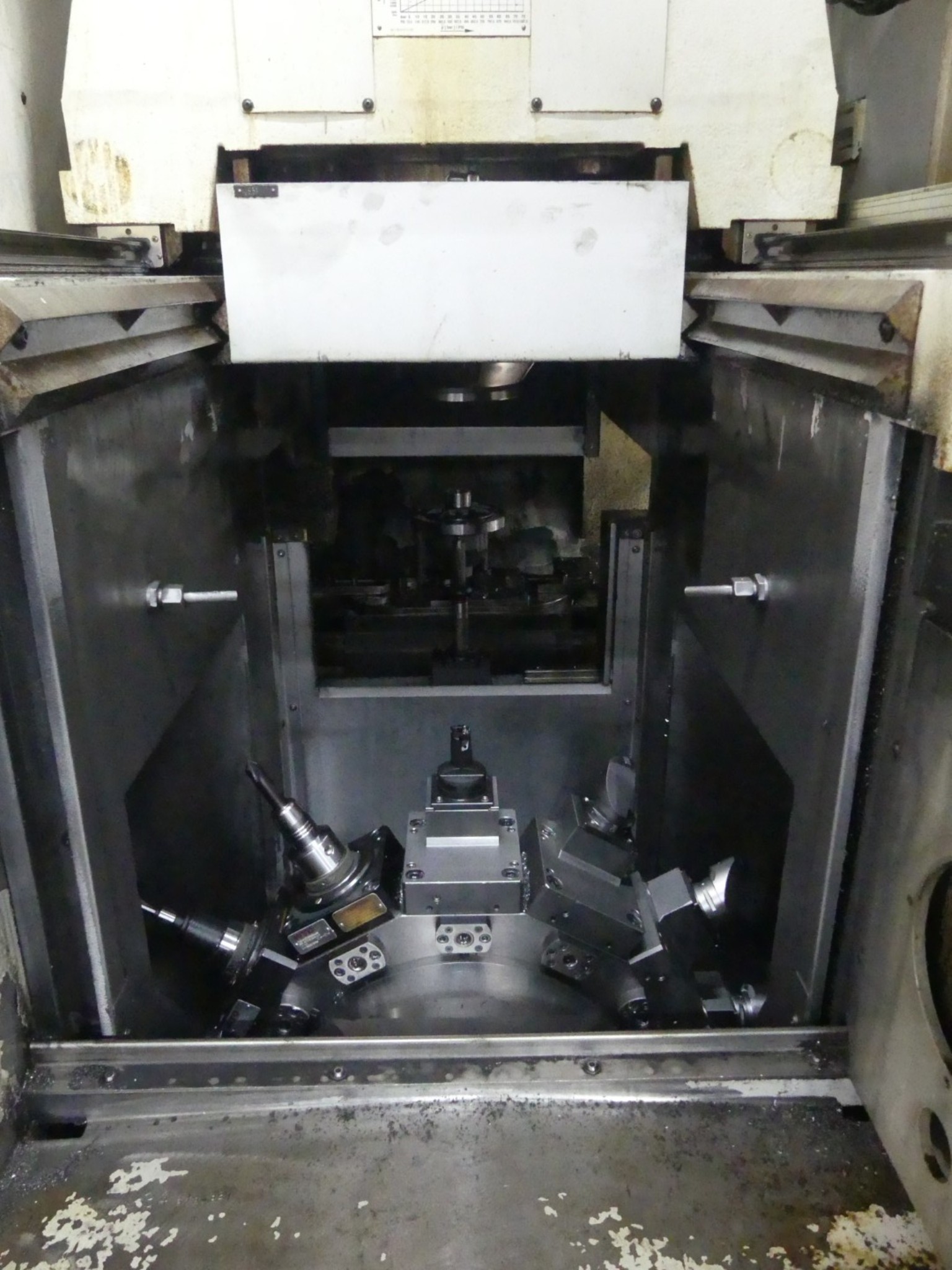 Centres d'usinage, machines d'usinage des métaux et lignes de production de l'industrie automobile-6