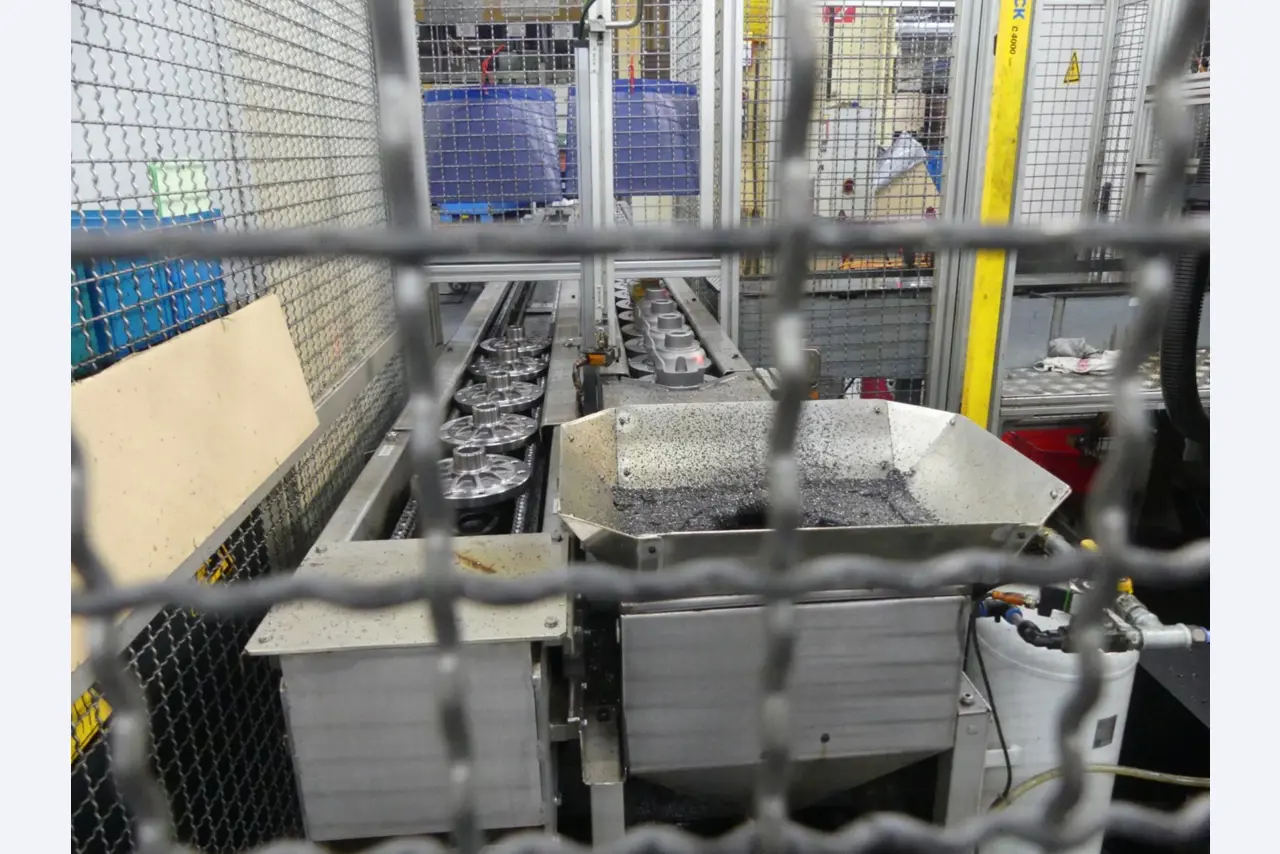 Centres d'usinage, machines d'usinage des métaux et lignes de production de l'industrie automobile-5