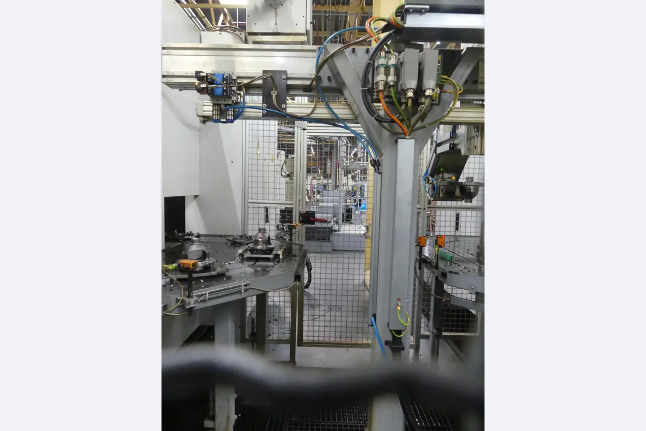 Centres d'usinage, machines d'usinage des métaux et lignes de production de l'industrie automobile-10