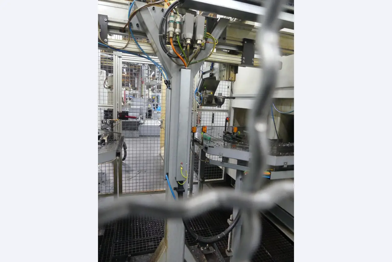 Centres d'usinage, machines d'usinage des métaux et lignes de production de l'industrie automobile-11