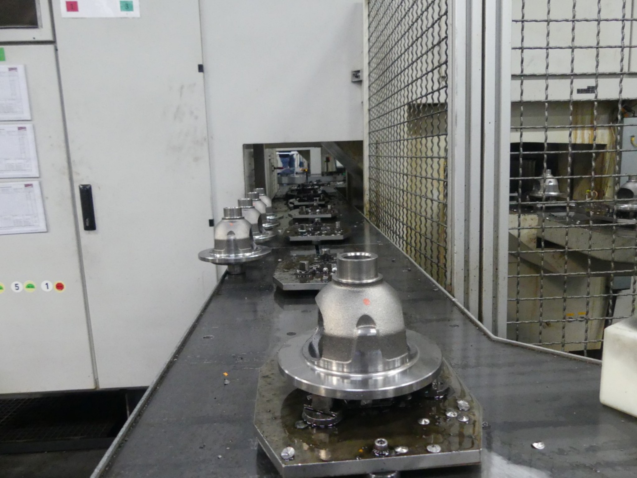 Centres d'usinage, machines d'usinage des métaux et lignes de production de l'industrie automobile-13
