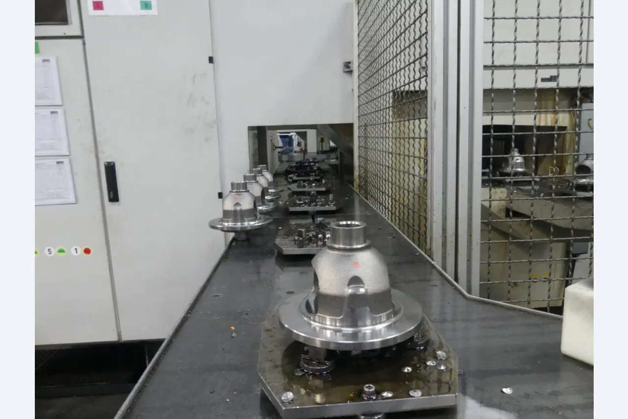 Centres d'usinage, machines d'usinage des métaux et lignes de production de l'industrie automobile-13