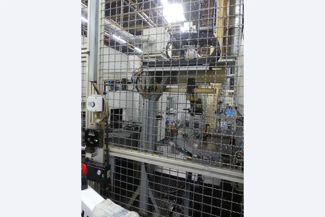 Centres d'usinage, machines d'usinage des métaux et lignes de production de l'industrie automobile-7