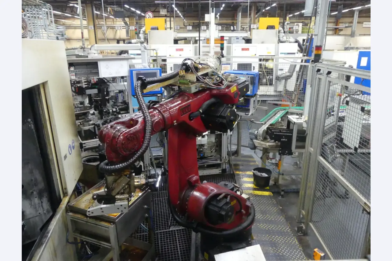 Centres d'usinage, machines d'usinage des métaux et lignes de production de l'industrie automobile-11