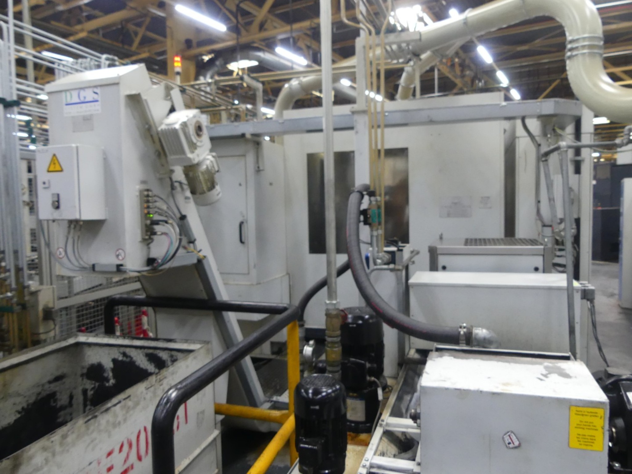 Centres d'usinage, machines d'usinage des métaux et lignes de production de l'industrie automobile-1