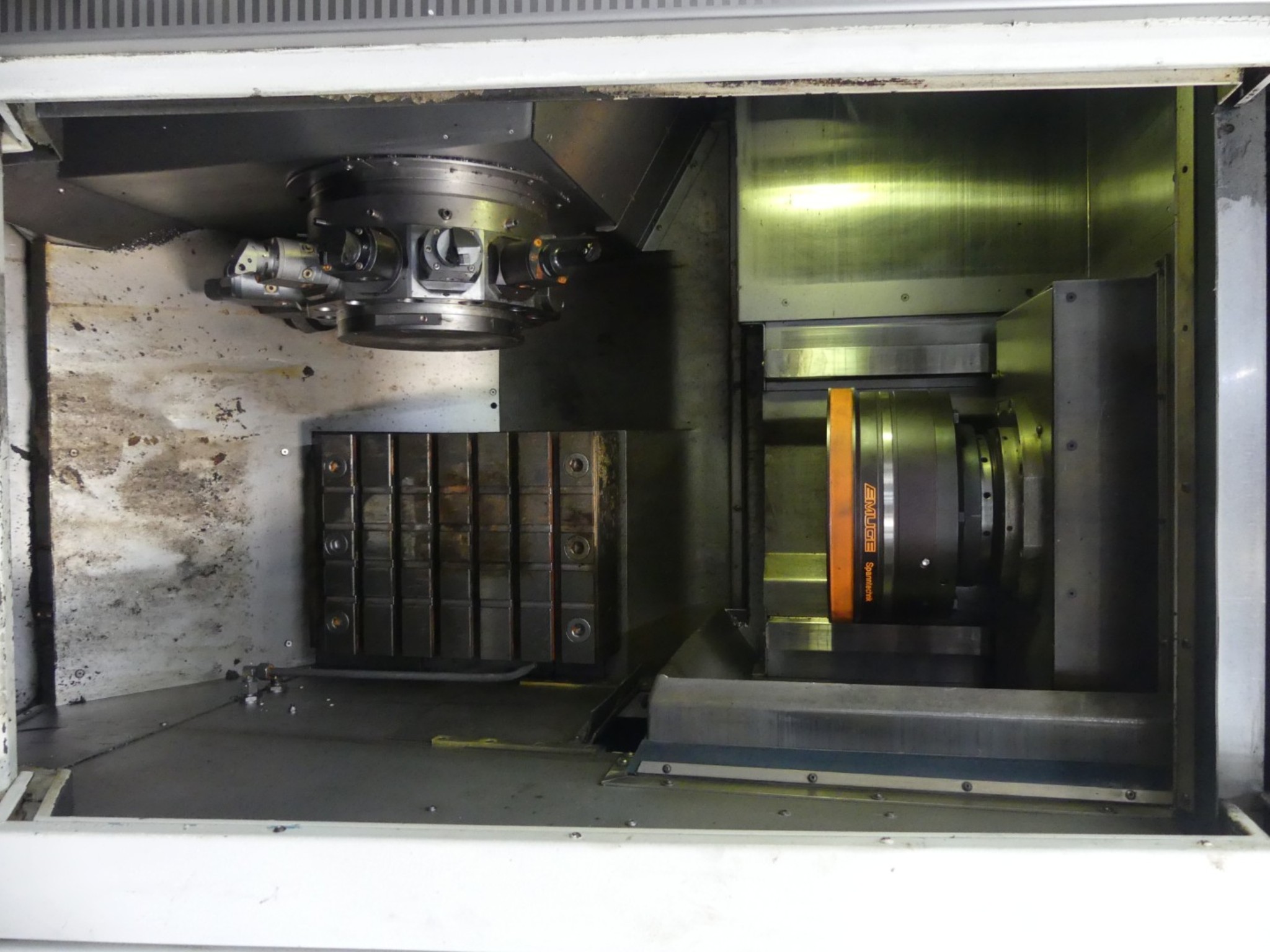 Centres d'usinage, machines d'usinage des métaux et lignes de production de l'industrie automobile-4