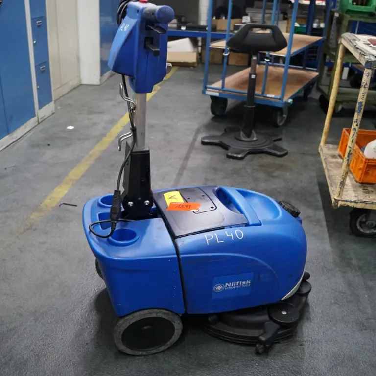 Máquina de esfregar e secar Nilfisk Scrubtec 337.2/R253