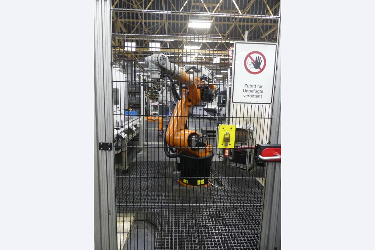 Centres d'usinage, machines d'usinage des métaux et lignes de production de l'industrie automobile-8