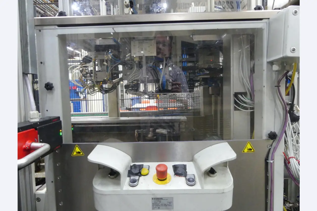 Centres d'usinage, machines d'usinage des métaux et lignes de production de l'industrie automobile-10