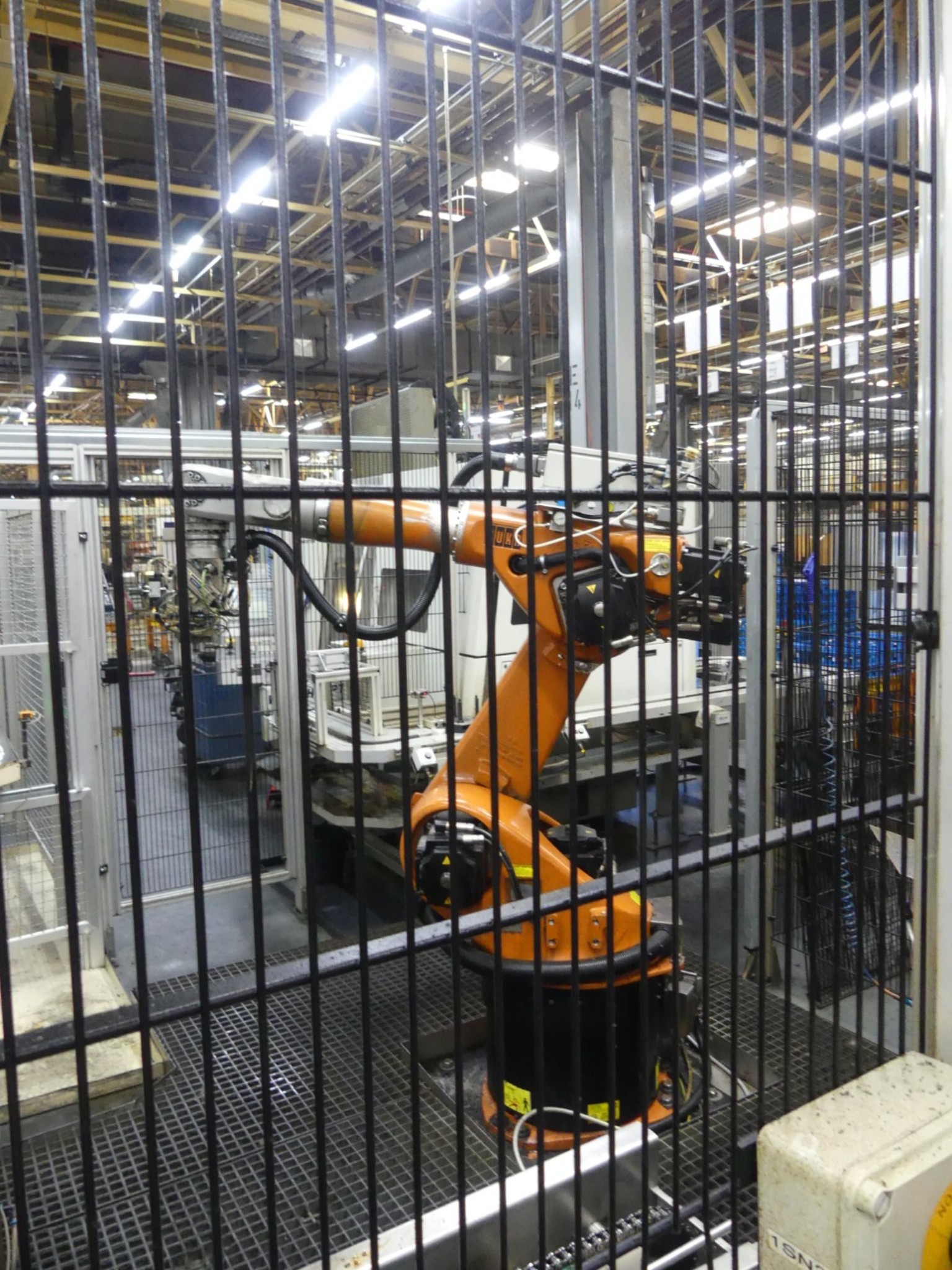 Centres d'usinage, machines d'usinage des métaux et lignes de production de l'industrie automobile-1
