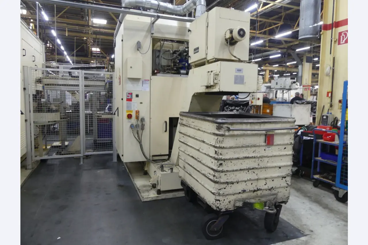 Centres d'usinage, machines d'usinage des métaux et lignes de production de l'industrie automobile-11