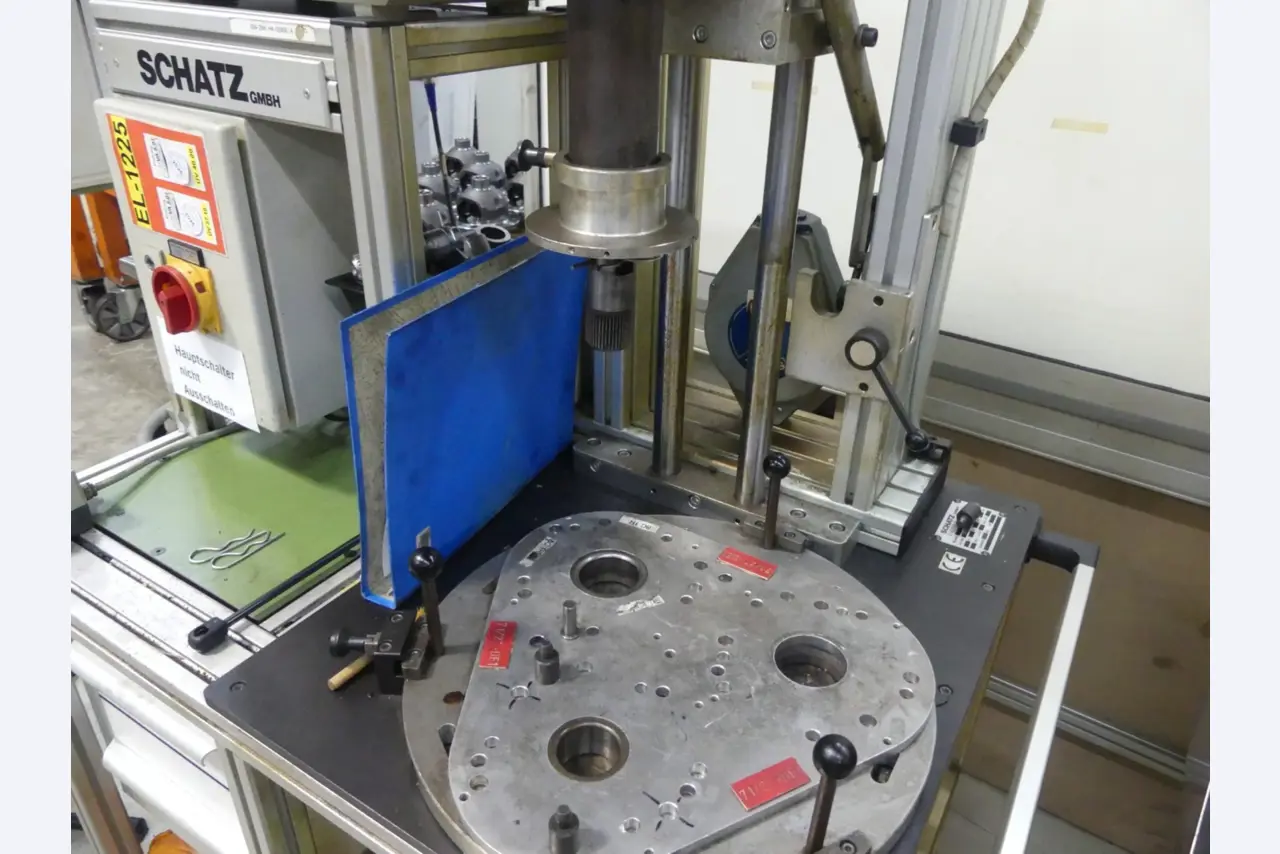 Centres d'usinage, machines d'usinage des métaux et lignes de production de l'industrie automobile-5