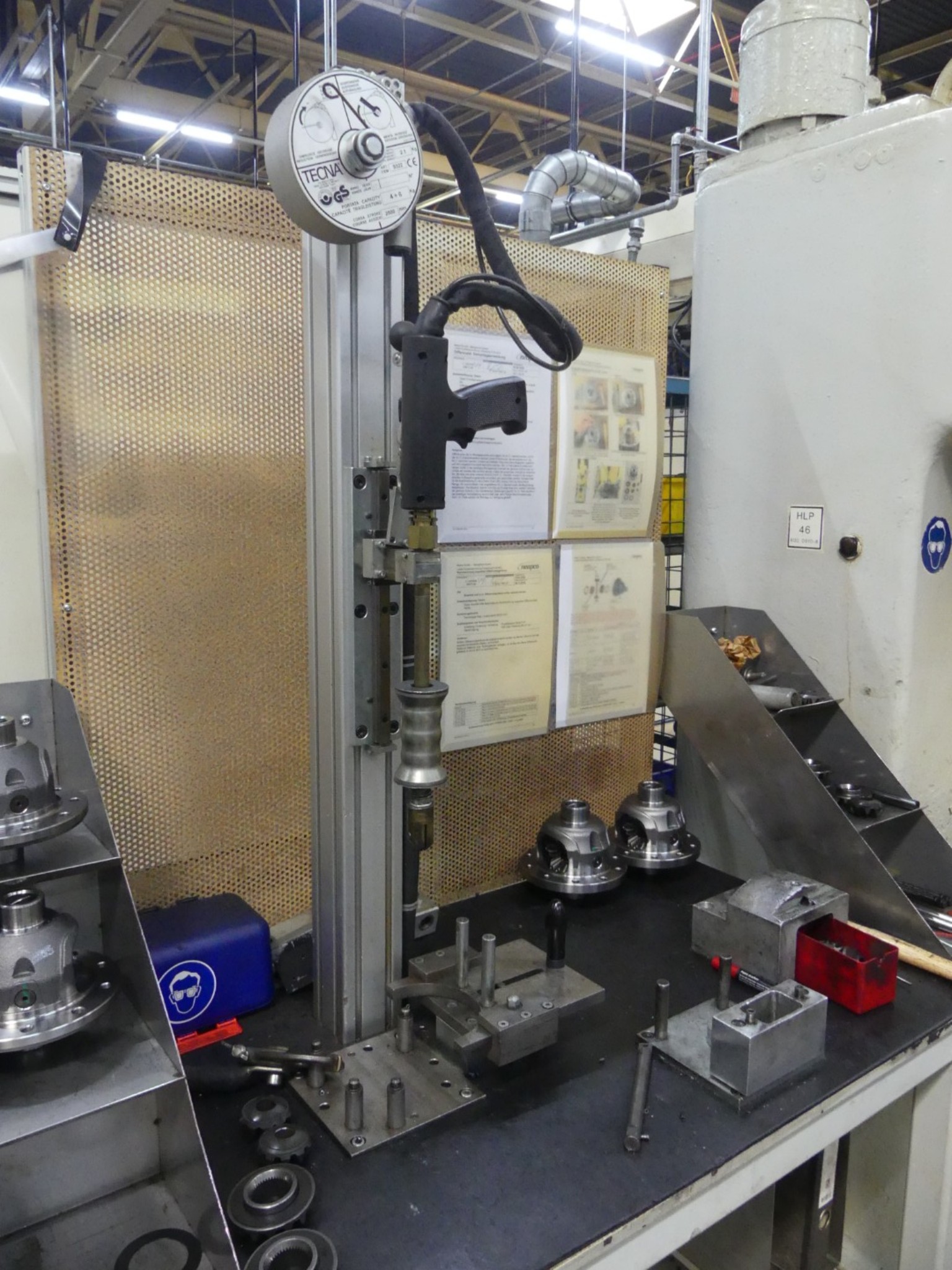 Centres d'usinage, machines d'usinage des métaux et lignes de production de l'industrie automobile-1
