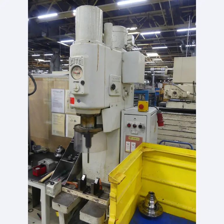 Centres d'usinage, machines d'usinage des métaux et lignes de production de l'industrie automobile-2