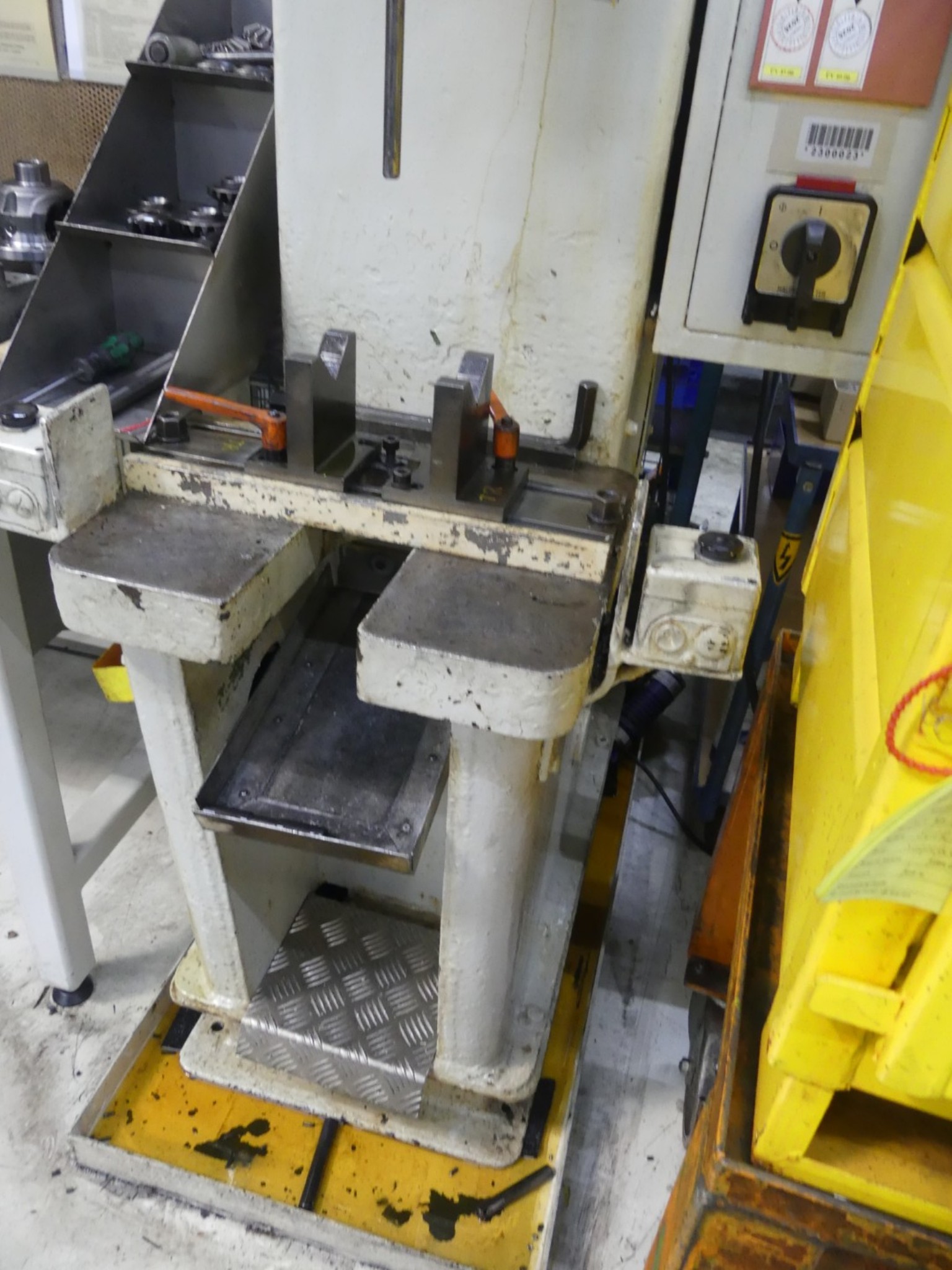 Centres d'usinage, machines d'usinage des métaux et lignes de production de l'industrie automobile-3