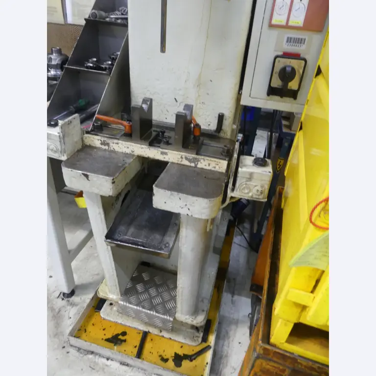 Centres d'usinage, machines d'usinage des métaux et lignes de production de l'industrie automobile-3