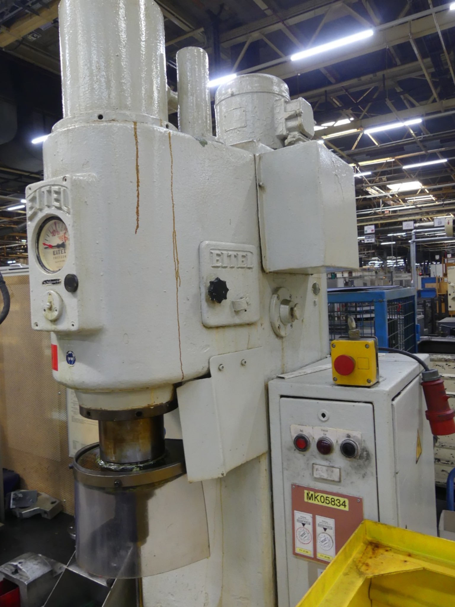 Centres d'usinage, machines d'usinage des métaux et lignes de production de l'industrie automobile-4