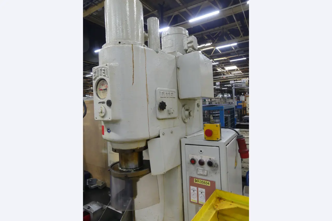Centres d'usinage, machines d'usinage des métaux et lignes de production de l'industrie automobile-4