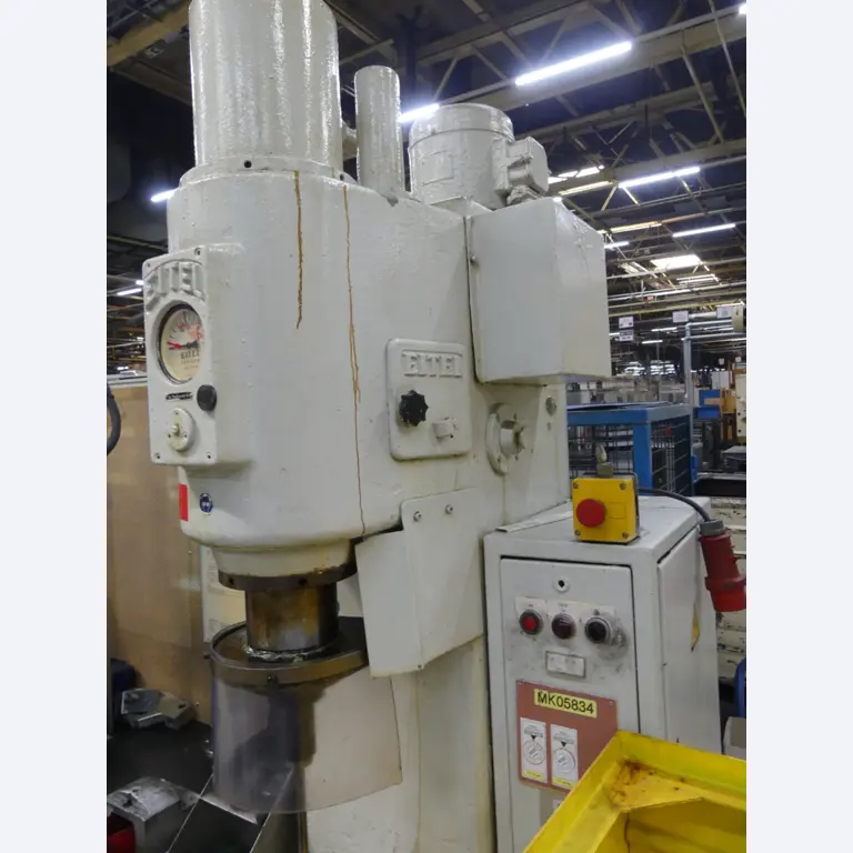 Centres d'usinage, machines d'usinage des métaux et lignes de production de l'industrie automobile-4