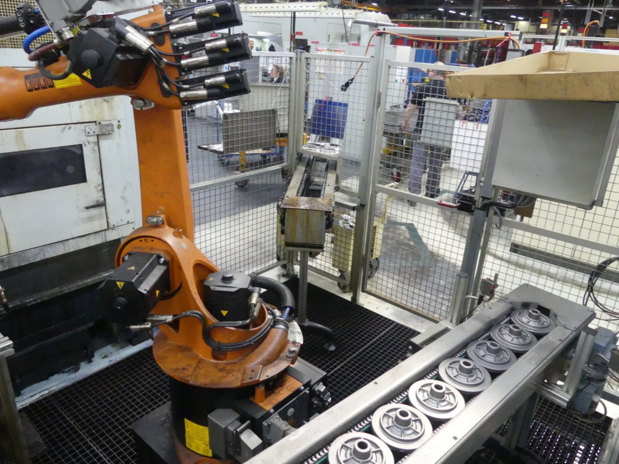 Centres d'usinage, machines d'usinage des métaux et lignes de production de l'industrie automobile-2