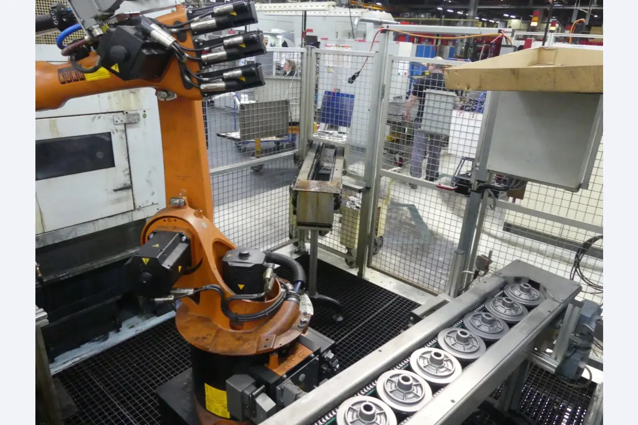 Centres d'usinage, machines d'usinage des métaux et lignes de production de l'industrie automobile-2