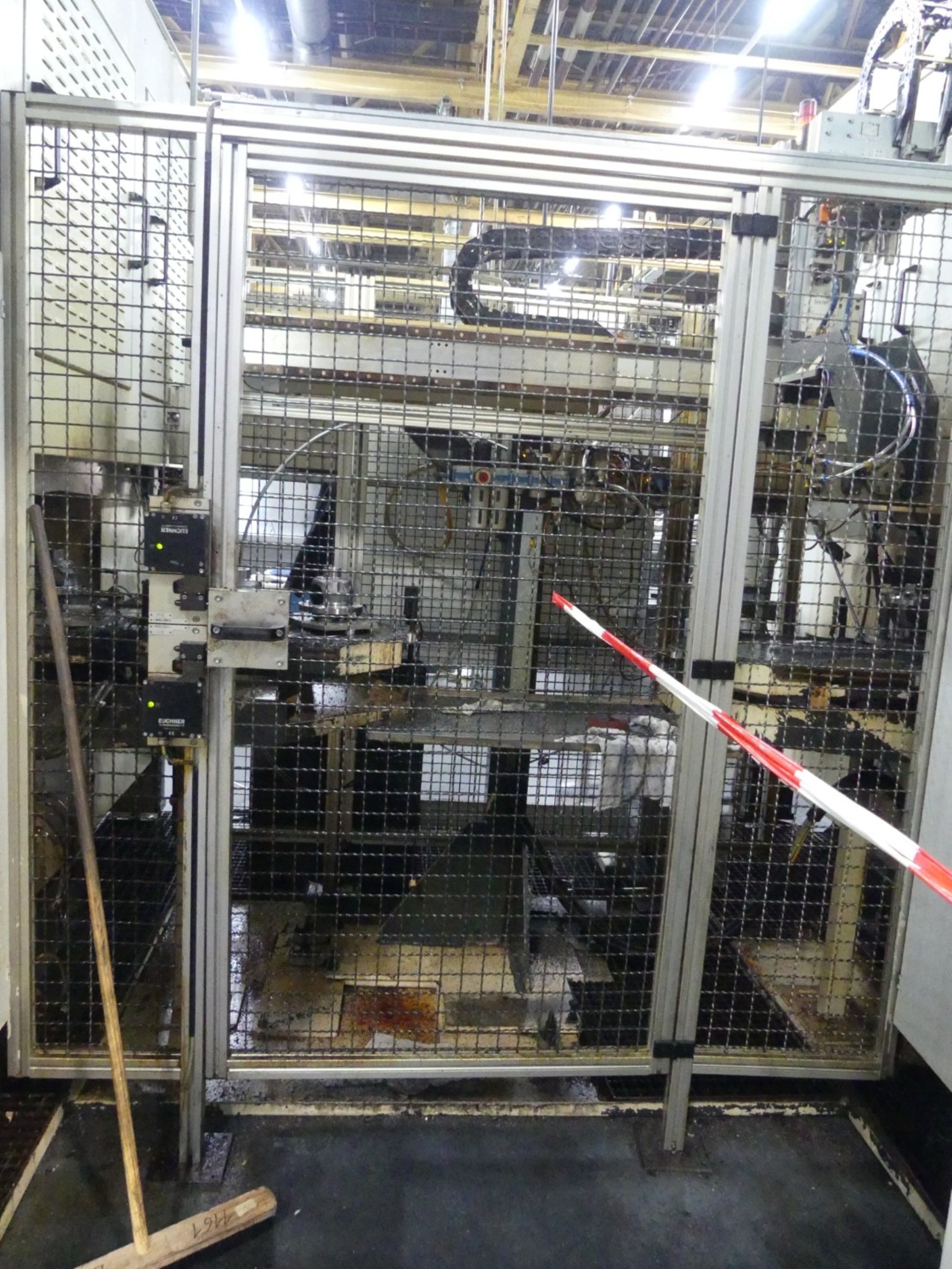 Centres d'usinage, machines d'usinage des métaux et lignes de production de l'industrie automobile-11