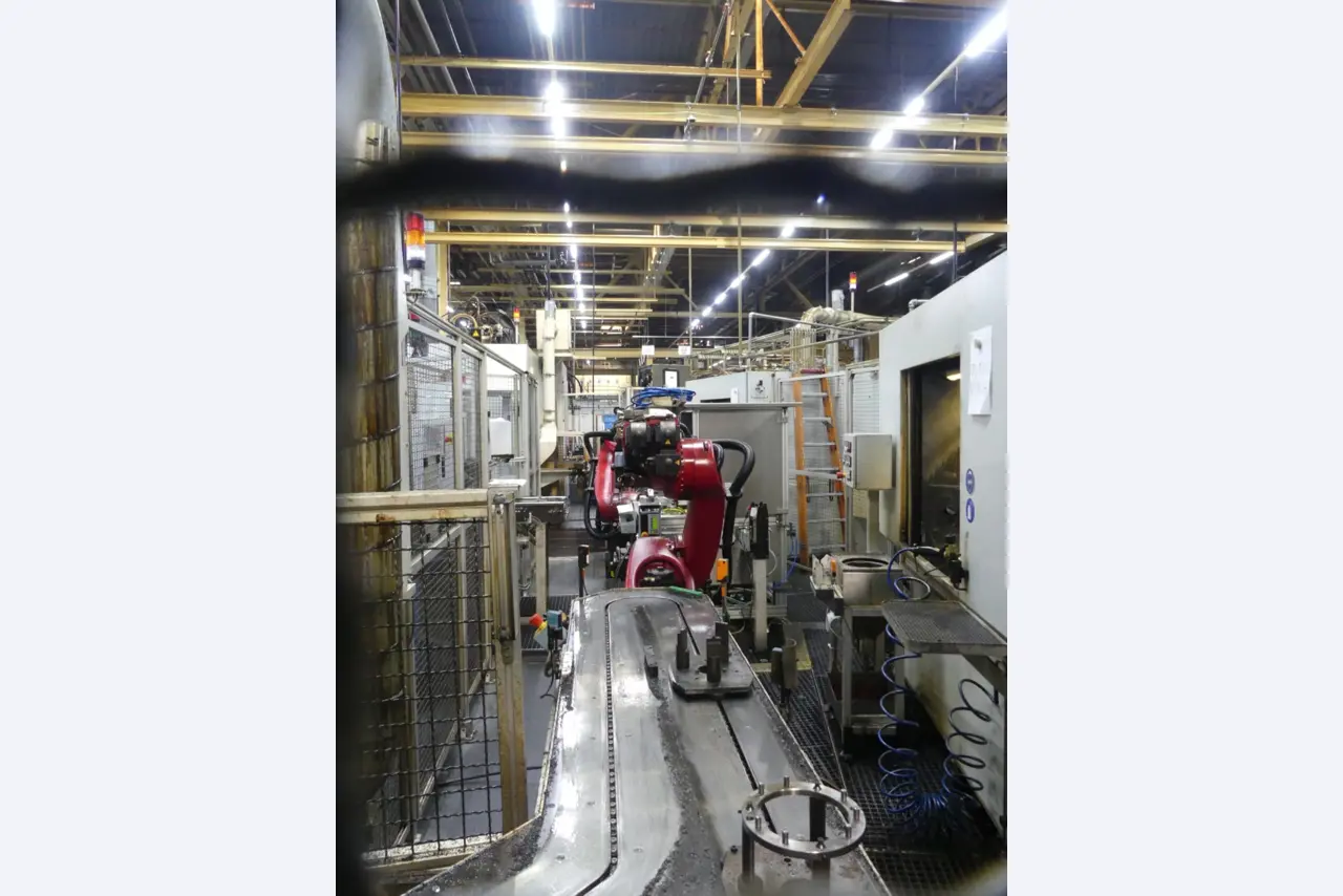 Centres d'usinage, machines d'usinage des métaux et lignes de production de l'industrie automobile-2